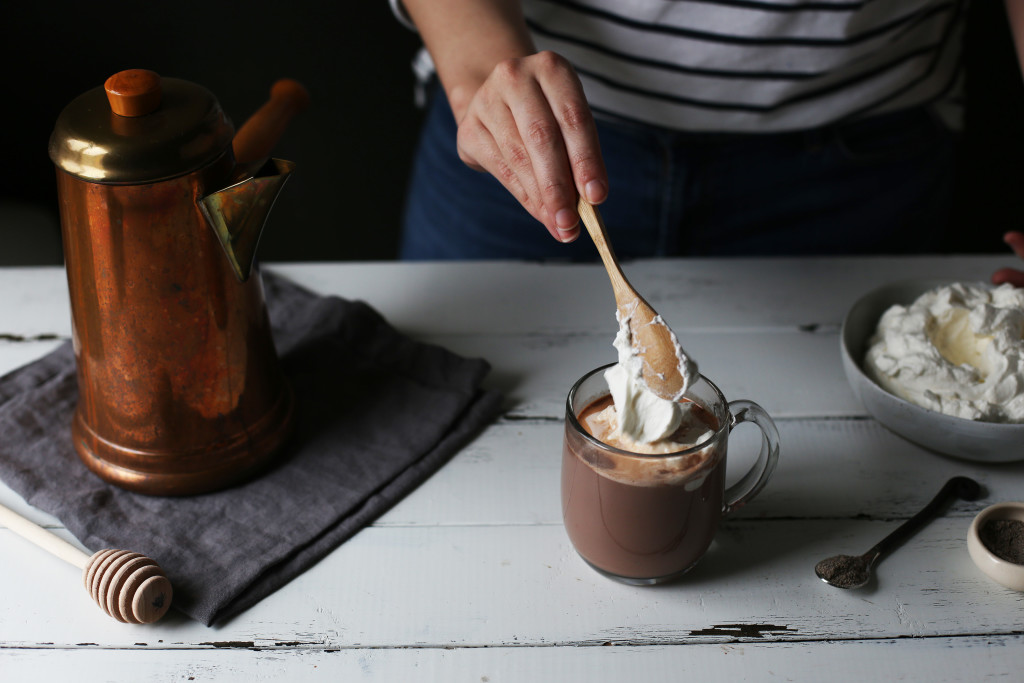 Cardamom and Honey Hot Chocolate, perfect for raining days and reading a book. Light herbal flavors and a fluffy honey whipped topping.