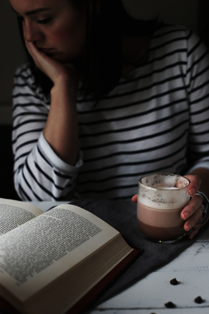 Cardamom and Honey Hot Chocolate, perfect for raining days and reading a book. Light herbal flavors and a fluffy honey whipped topping.