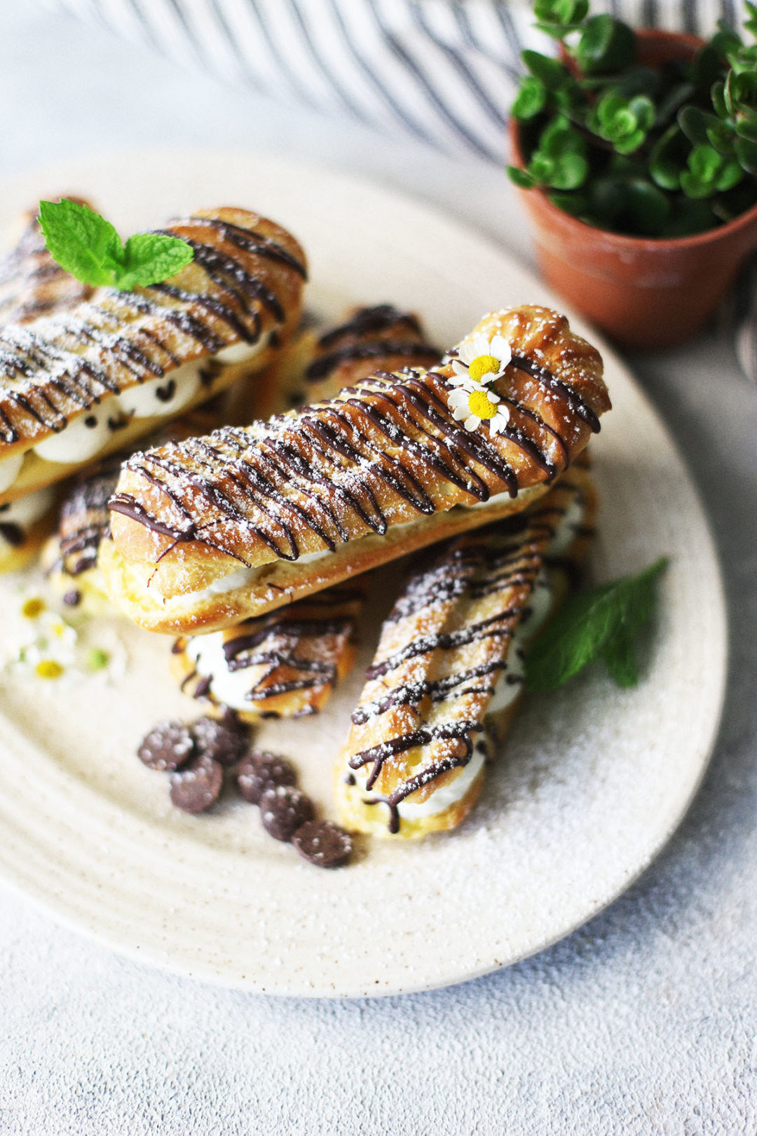 Peppermint Eclair Mint Chocolate Chip Éclairs