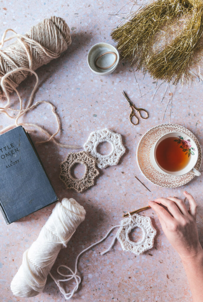 Overlay of the knitting station with all the fixings